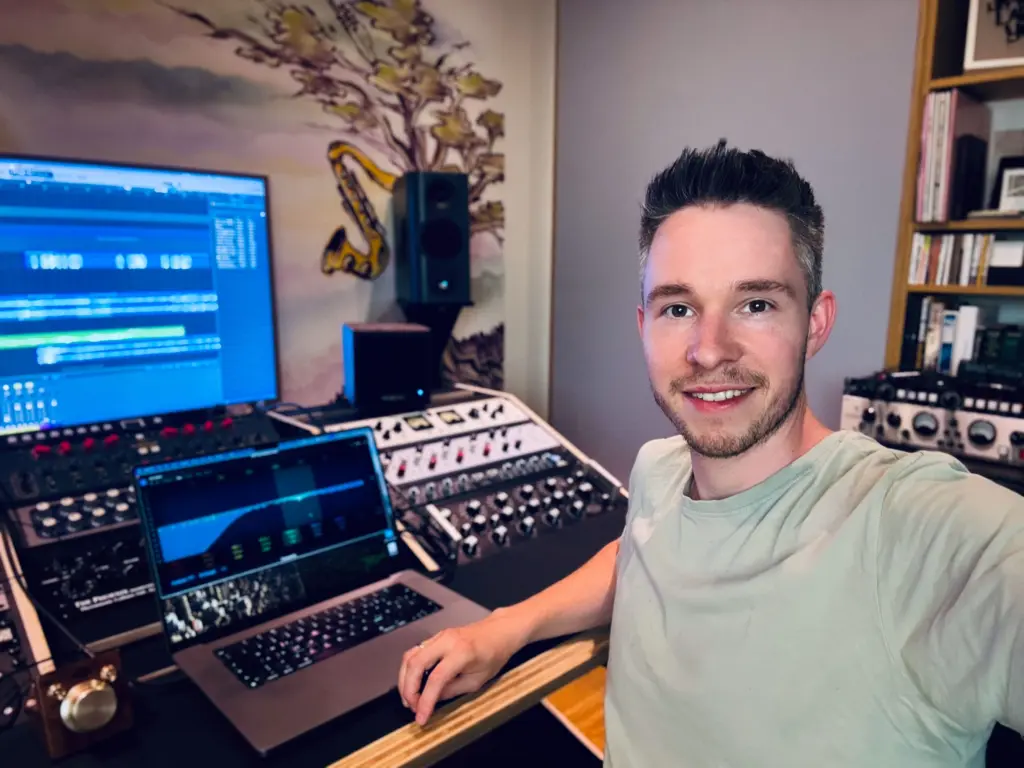 Die Grafik zeigt Sound Designer Jeroen in seinem Sound Studio.